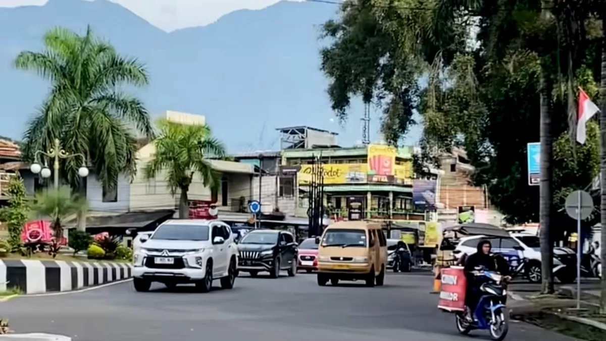 Kondisi saat ini Kamis. 19/3 Bunderan Tarogong Kaler (Tugu Dodol)-Foto Reporter Locusonline