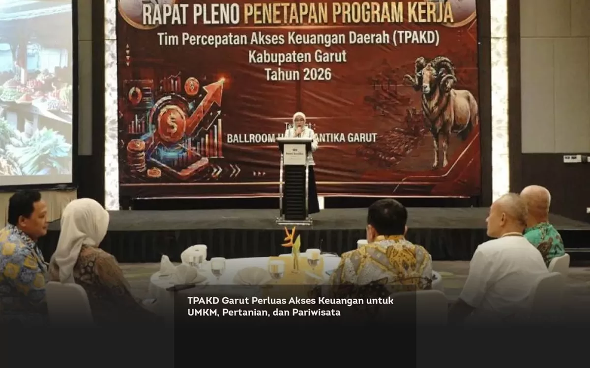 Kepala Otoritas Jasa Keuangan (OJK) Tasikmalaya Nofa Hermawati saat Rapat Pleno Tim Percepatan Akses Keuangan Daerah (TPAKD) Kabupaten Garut di Garut, Jawa Barat, Rabu (4/3/2026). Foto:ANTARA/Feri Purnama