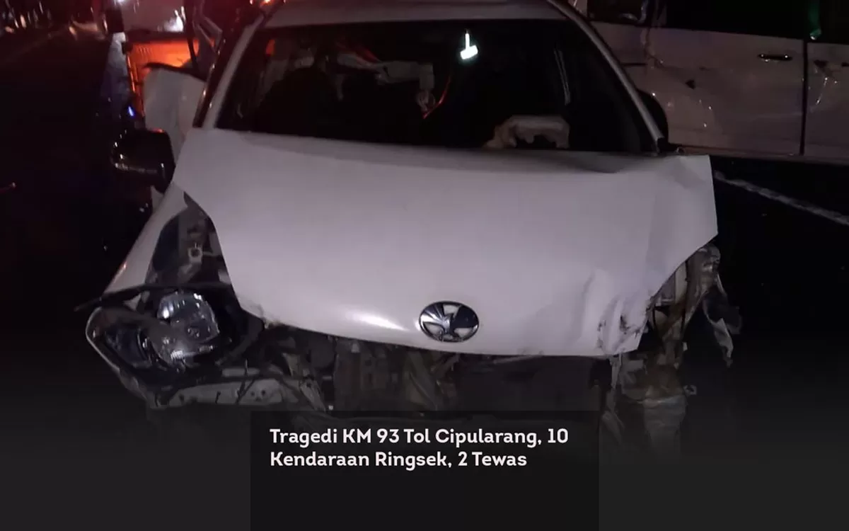 Kondisi kendaraan yang terlibat kecelakaan beruntun di Tol Cipularang. foto: ANTARA