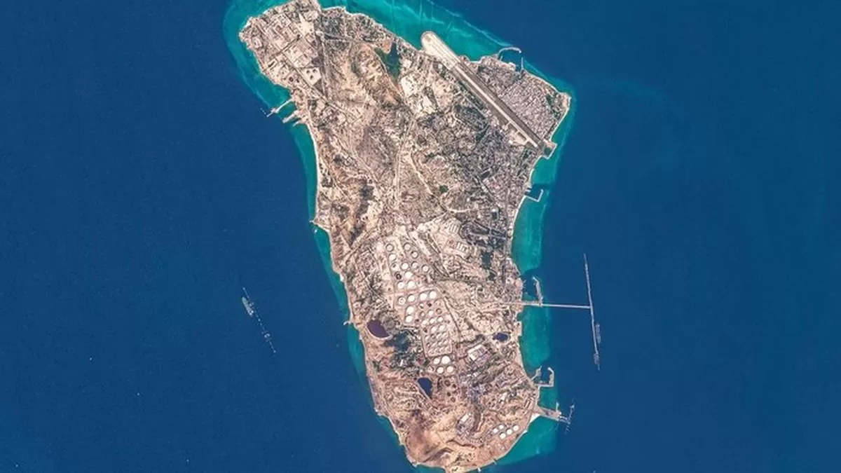 Citra satelit menunjukkan pulau kharg yang menjadi lokasi terminal ekspor minyak mentah iran -Foto: EUROPEAN SPACE AGENCY/AFP