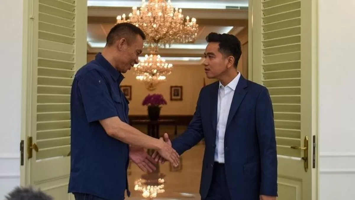 Wakil Presiden Gibran Rakabuming Raka bertemu dengan Rismon Sianipar di Istana Wakil Presiden, Jakarta, Jumat (13/3/2026). (ANTARA FOTO/Indrianto Eko)