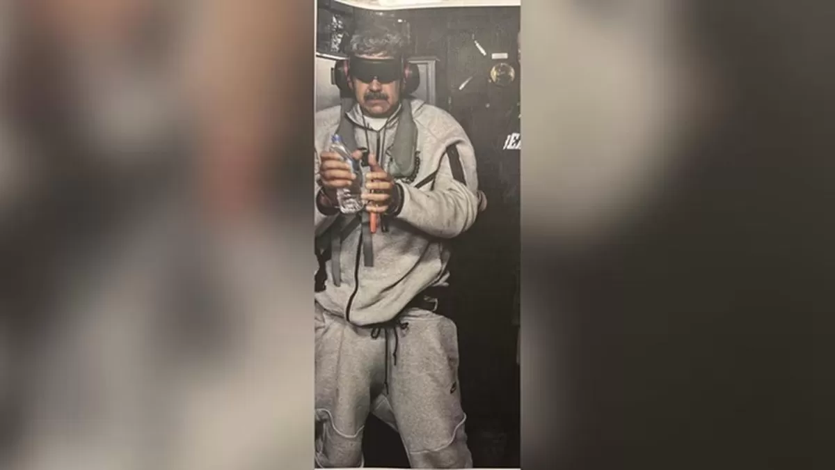 Foto yang diunggah oleh Presiden Amerika Serikat Donald Trump ke platform media sosial Truth Social yang memperlihatkan Presiden Nicolas Maduro yang disebutnya tengah berada di atas kapal perang USS Iwo Jima. 