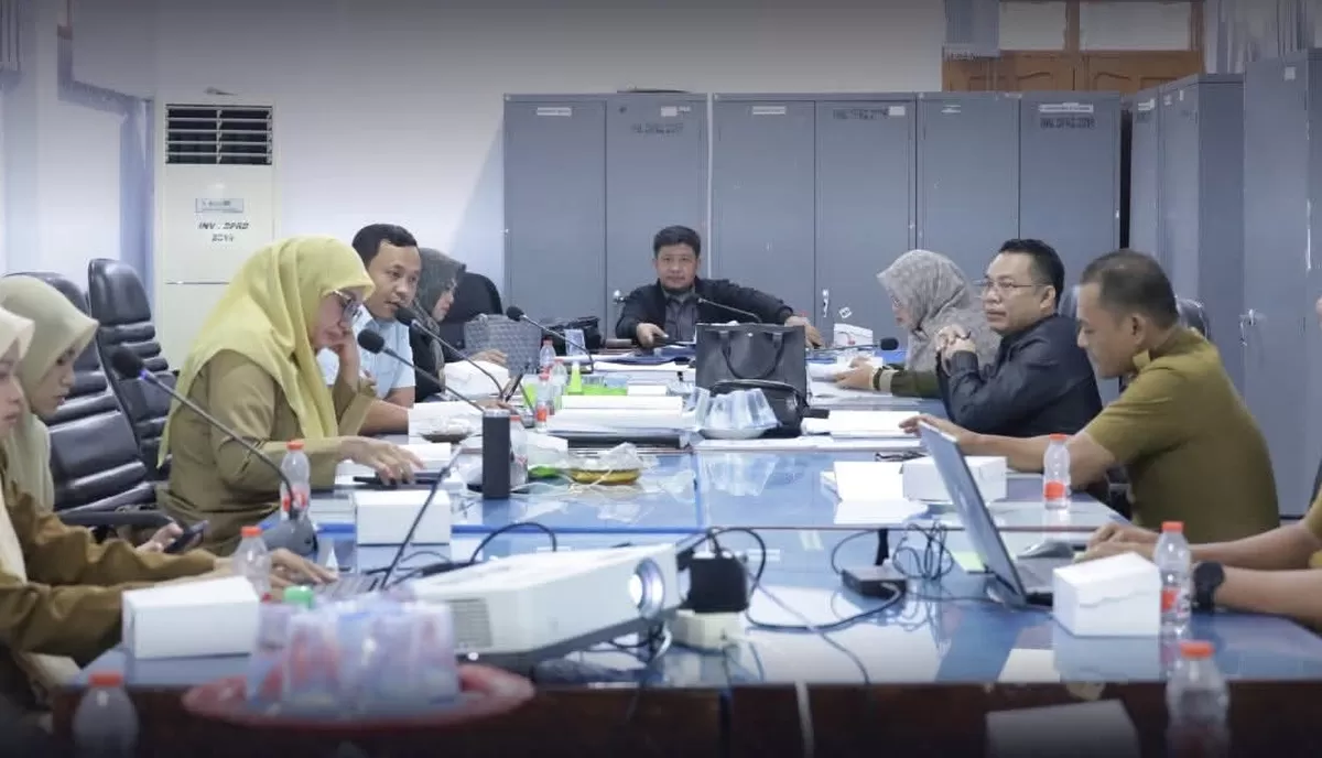 Pansus II DPRD Bulukumba menggelar rapat lanjutan pembahasan Ranperda RTRW Kabupaten Bulukumba 2025–2045 di Ruang Rapat Komisi II DPRD.