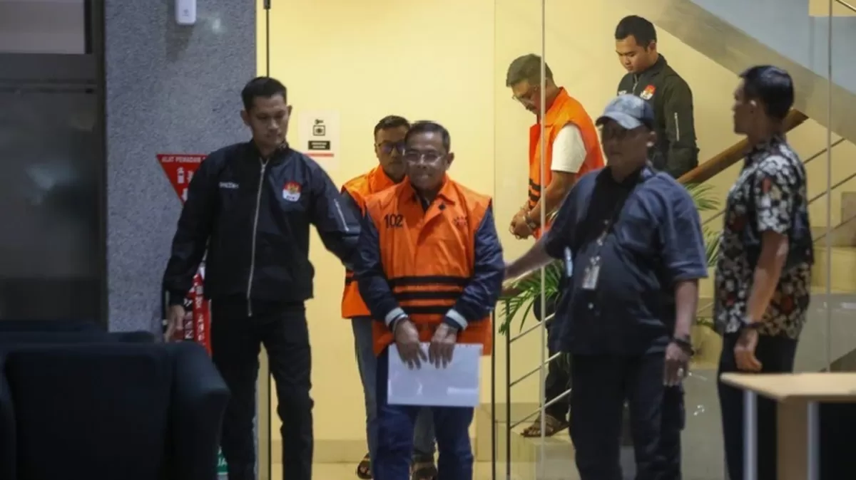 KPK mengumumkan penetapan Bupati Pati Sudewo sebagai tersangka kasus dugaan korupsi proyek jalur kereta DJKA Kemenhub di Gedung Merah Putih, Jakarta.