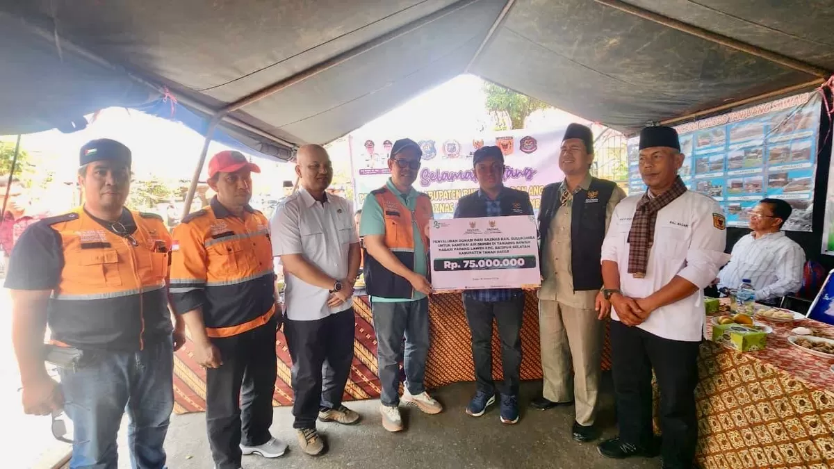 Wakil Bupati Bulukumba bersama BAZNAS Bulukumba menyalurkan bantuan kemanusiaan bagi warga terdampak bencana di Kabupaten Tanah Datar.