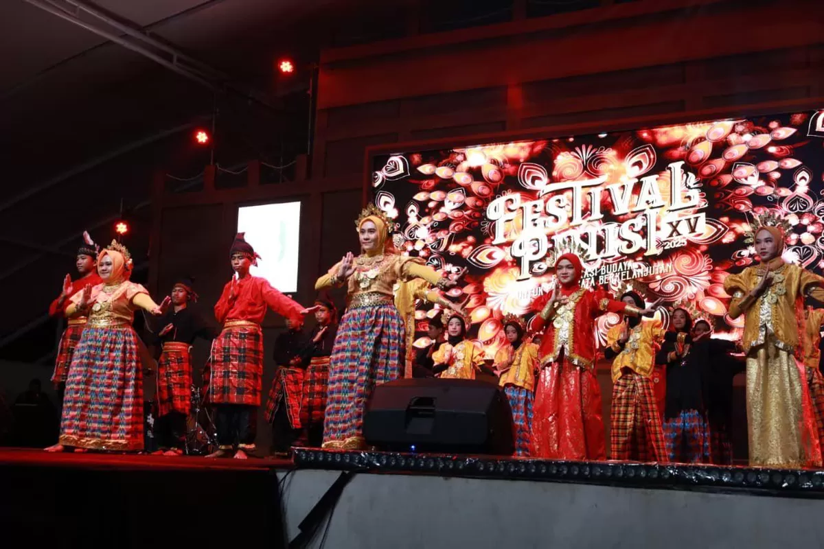 Festival Pinisi Bulukumba kembali masuk kalender Karisma Event Nusantara 2026 sebagai event unggulan nasional berbasis budaya maritim.