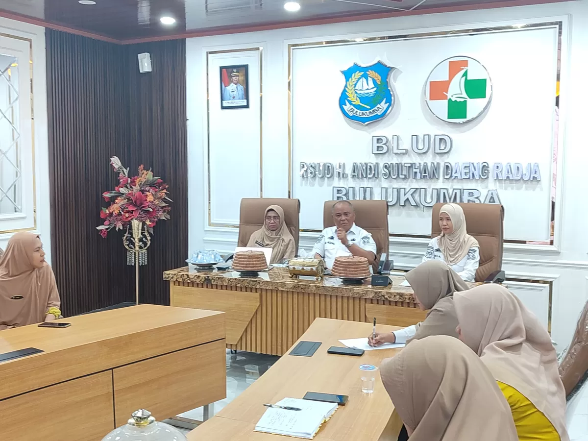 Direktur RSUD Bulukumba dr. H. Rizal Ridwan Dappi saat memberikan sambutan pada kegiatan Monitoring dan Evaluasi bidang keperawatan RSUD Bulukumba, Rabu 28 Januari 2026