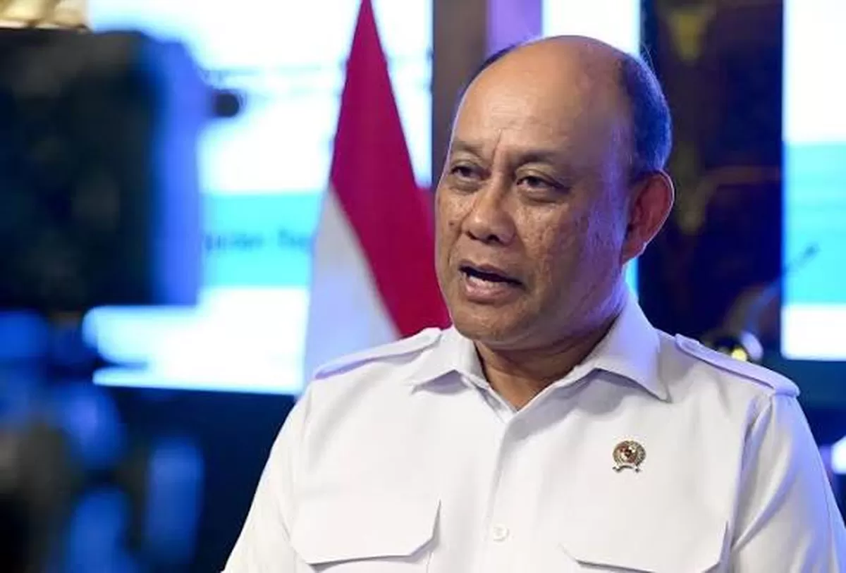 Kepala BGN Dadan Hindayana memberikan keterangan terkait pengangkatan 32.000 PPPK BGN dalam rapat kerja bersama Komisi XI DPR.