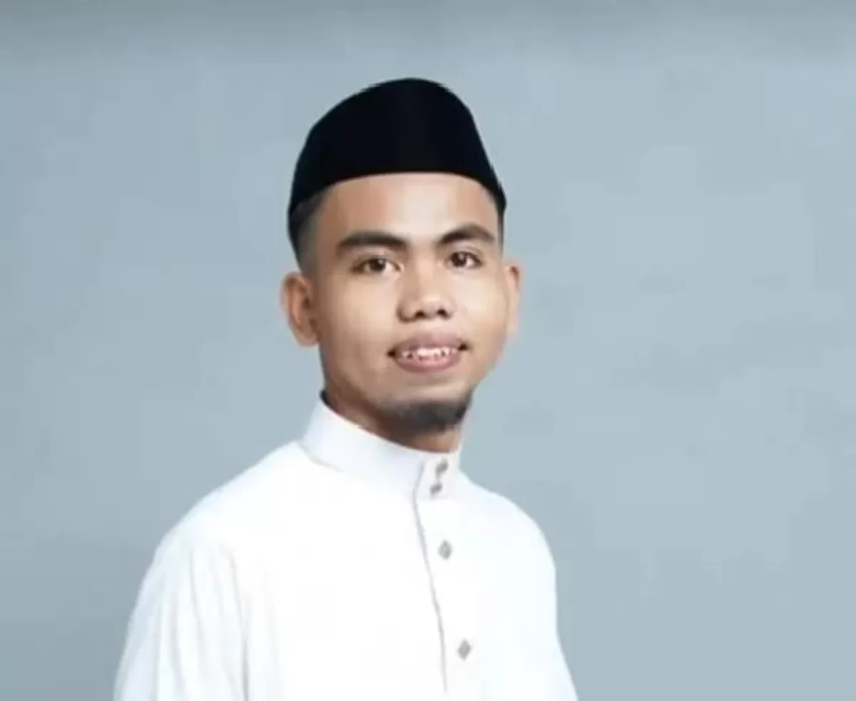 Diky, pemuda 28 tahun yang dikenal sebagai tokoh pemuda dan imam masjid di Bontobeang, maju sebagai calon Kepala Lingkungan Bontobeang, Kelurahan Bontokamase, Kecamatan Herlang, Bulukumba.
