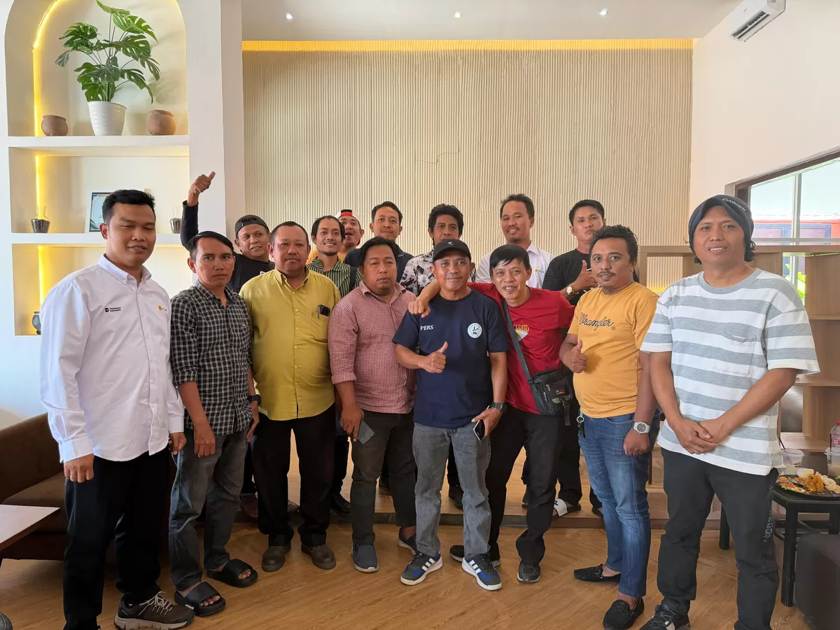 Jajaran manajemen PLN UP3 Bulukumba berdialog bersama Forum Pimpred Multimedia Indonesia Bulukumba membahas keselamatan ketenagalistrikan dan keterbukaan informasi publik.