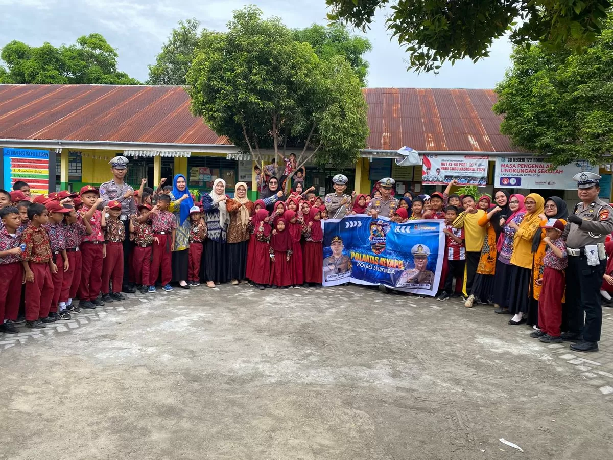 Sosialisasi Kamseltibcarlantas oleh Satlantas Polres Bulukumba dalam Operasi Keselamatan Pallawa 2026 di SDN 172 Borong Kalukue, Kecamatan Ujung Bulu.
