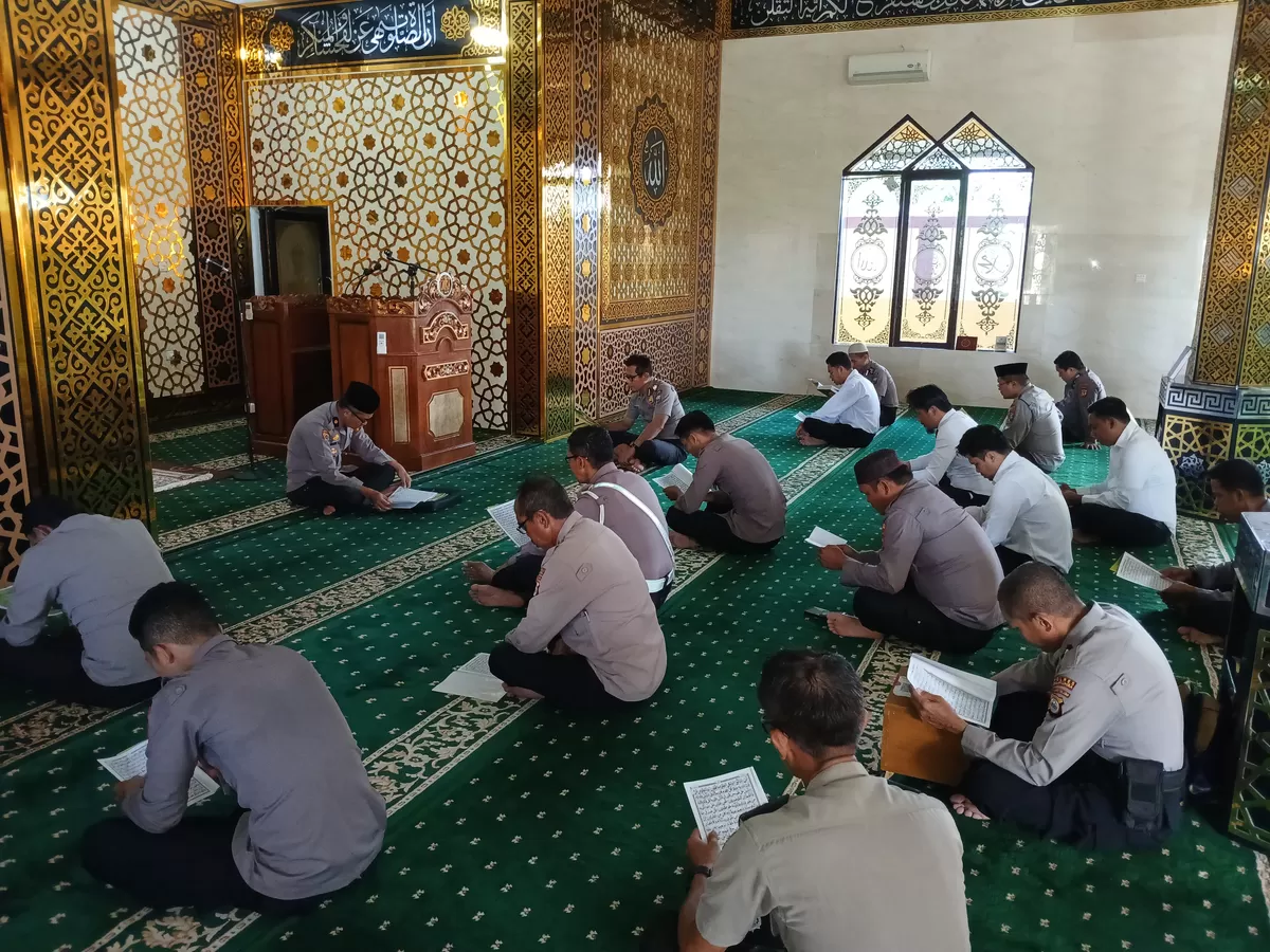 Kegiatan Polisi Mengaji Ramadan 2026 dilaksanakan setiap pagi oleh personel Polres Bulukumba sebagai pembinaan spiritual selama bulan suci.