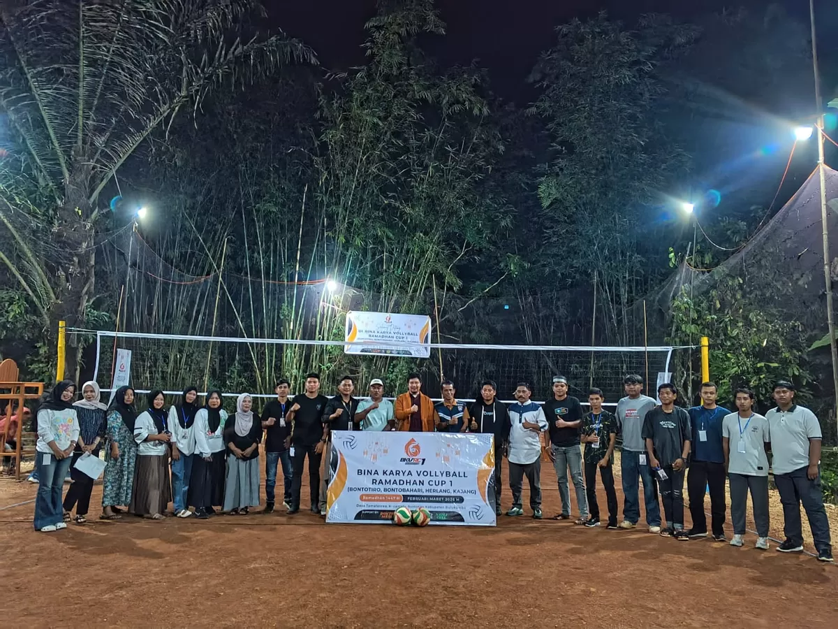 Pembukaan Turnamen Bina Karya Vollyball Ramadhan Cup 1 (BKV-RC1) di Kabupaten Bulukumba yang diikuti 14 tim dari empat kecamatan.
