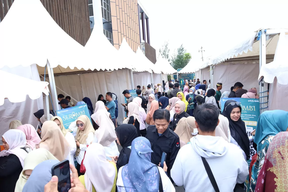 Kick Off Serambi Sultan Lontara 2026 digelar di pelataran Gedung Ammatoa Bulukumba, Rabu 25 Februari 2026, sebagai layanan penukaran uang Rupiah jelang Ramadan.
