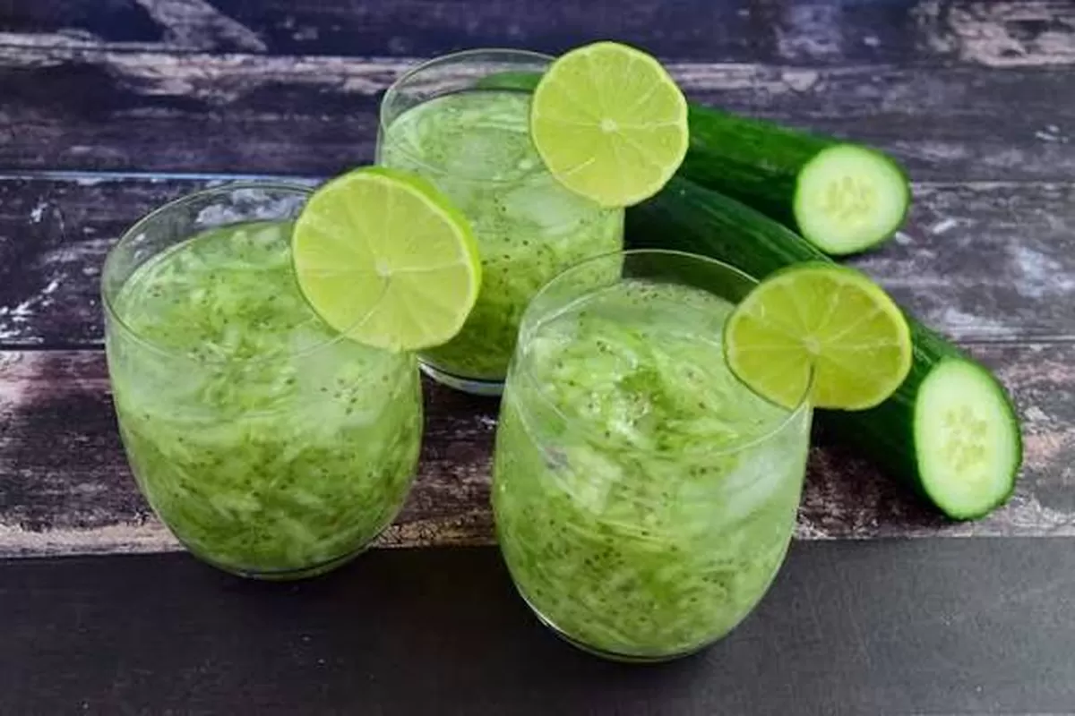 Es timun serut disajikan dingin sebagai takjil buka puasa yang segar dan praktis.