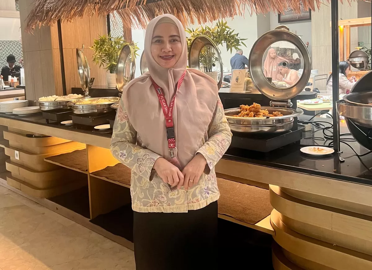 Andi Ira Rahmi, ASN Bulukumba sekaligus owner Kedai Mami RM & Catering, dikenal inspiratif dan peduli sosial.