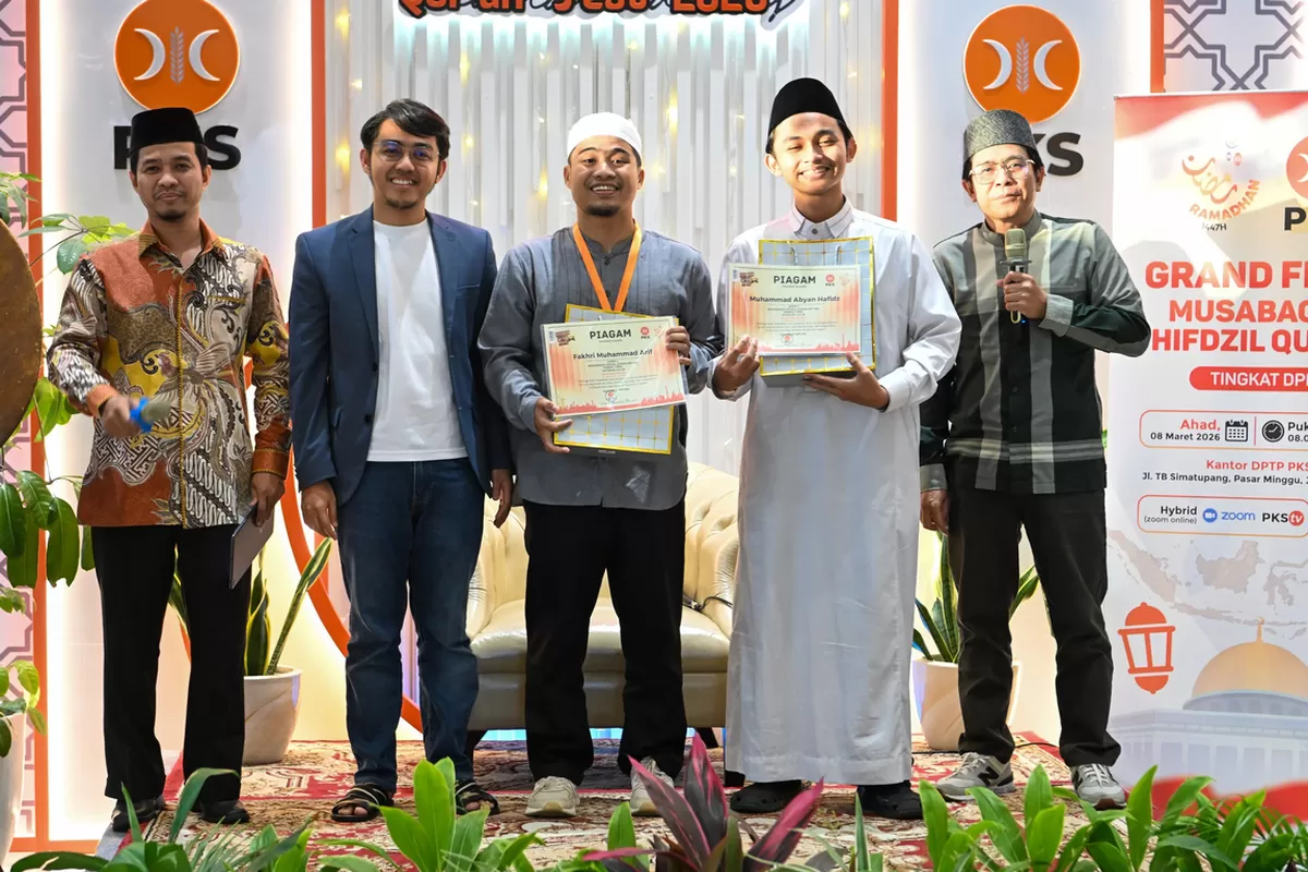 Muh. Ridwan, utusan DPD PKS Bulukumba, berhasil meraih juara pertama kategori Juz 30 pada ajang Musabaqah Hifzil Qur’an (MHQ) Nasional PKS 2026 dalam rangkaian kegiatan 12 Jam Marathon Quran Ramadan 1447 H.