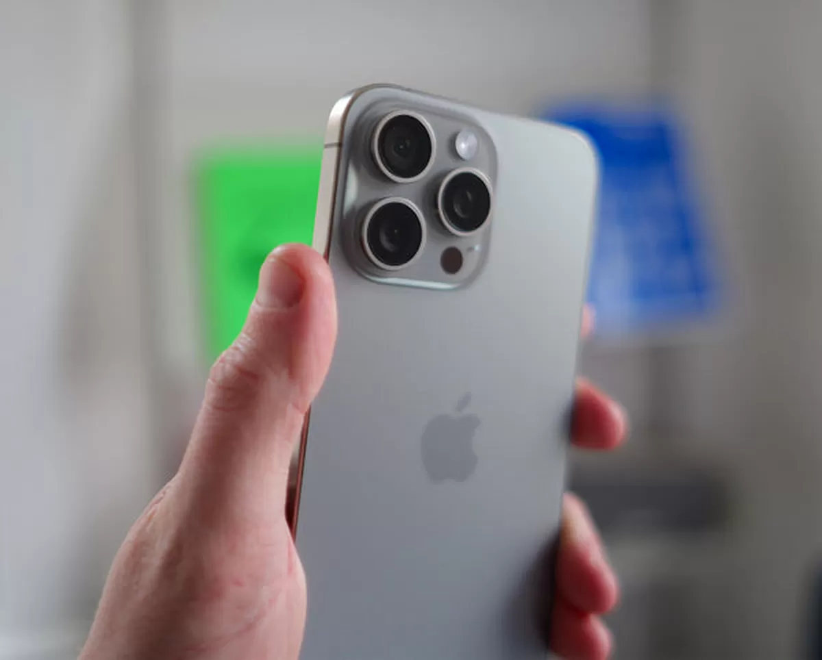 iPhone 15 masih diminati pada Maret 2026 berkat kamera 48 MP, chip A16 Bionic, dan penggunaan port USB-C.