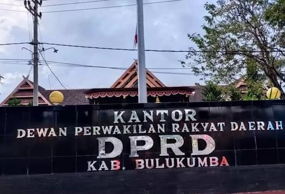 DPRD Bulukumba mengundang PT PLN Persero UP3 Bulukumba dalam Rapat Dengar Pendapat untuk membahas pemadaman listrik di RSUD Bulukumba serta optimalisasi pelayanan publik, Senin 27 April 2026. 