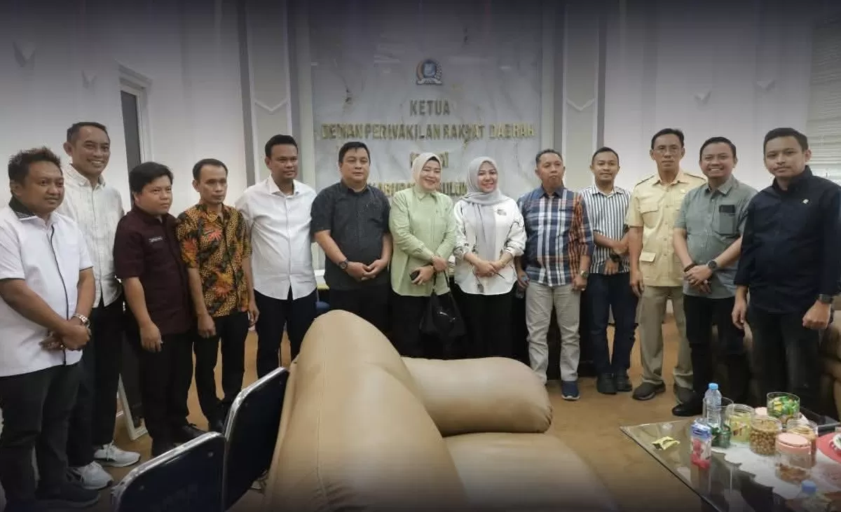 Ketua DPRD Bulukumba Umy Asyiatun Khadijah bersama Ketua Pansus LKPJ H. Syamsir Paro menerima kunjungan konsultasi Pansus LKPJ DPRD Takalar untuk membahas tindak lanjut rekomendasi LKPJ Bupati Tahun 2025.