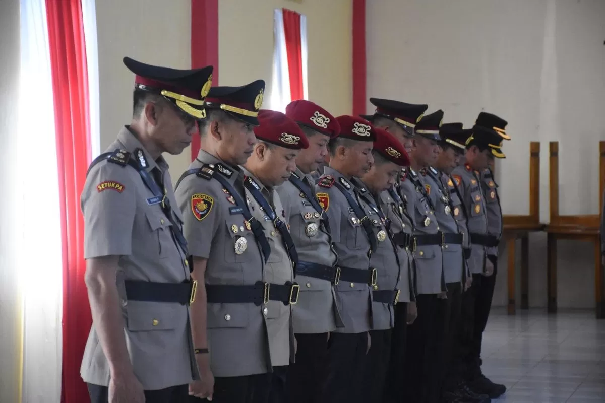 Kapolres Bulukumba memimpin upacara Sertijab di Aula Parama Satwika Polres Bulukumba, Senin (13/4/2026).