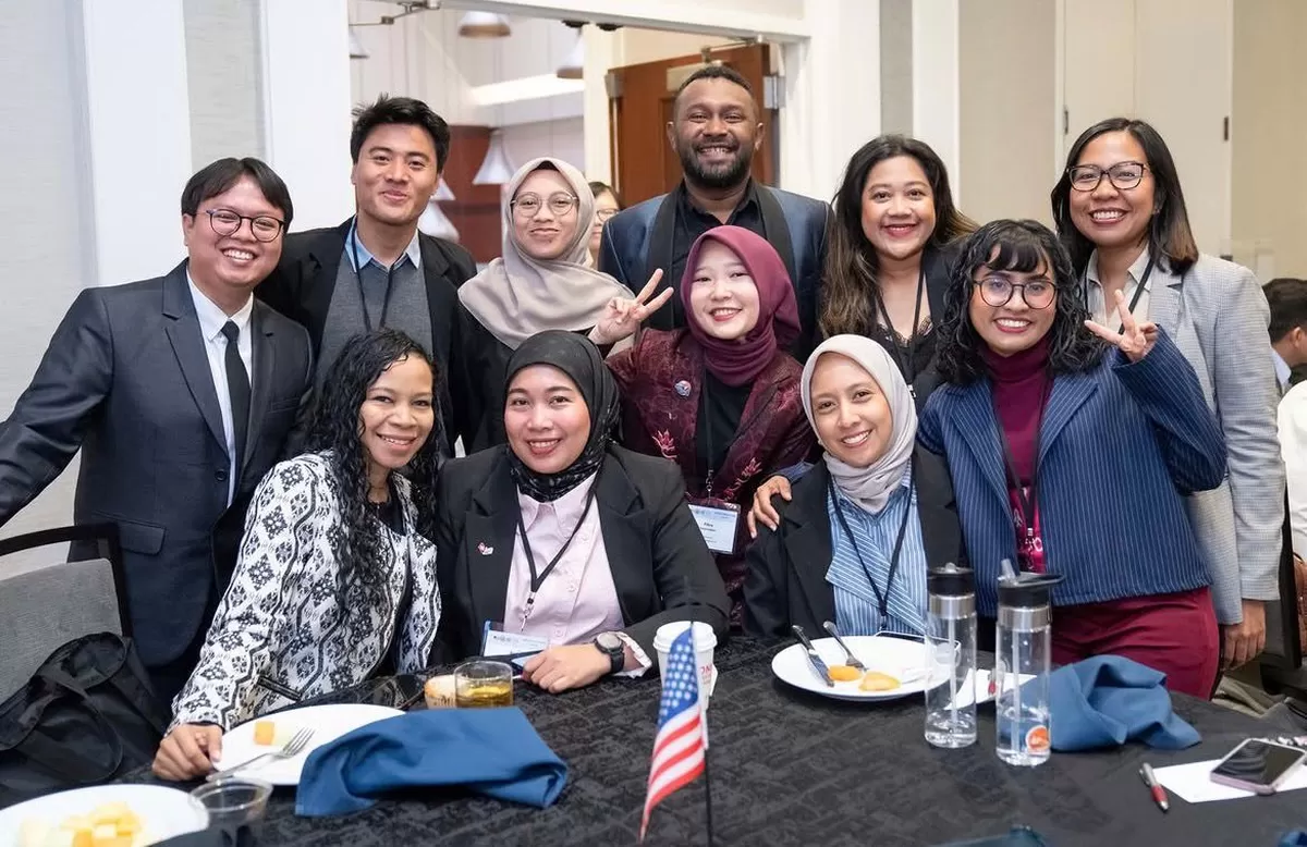 Andi Reski Anggraini menyampaikan gagasan integrasi kearifan lokal Kajang Bulukumba dalam industri kopi berkelanjutan global pada YSEALI Fellows Forum.