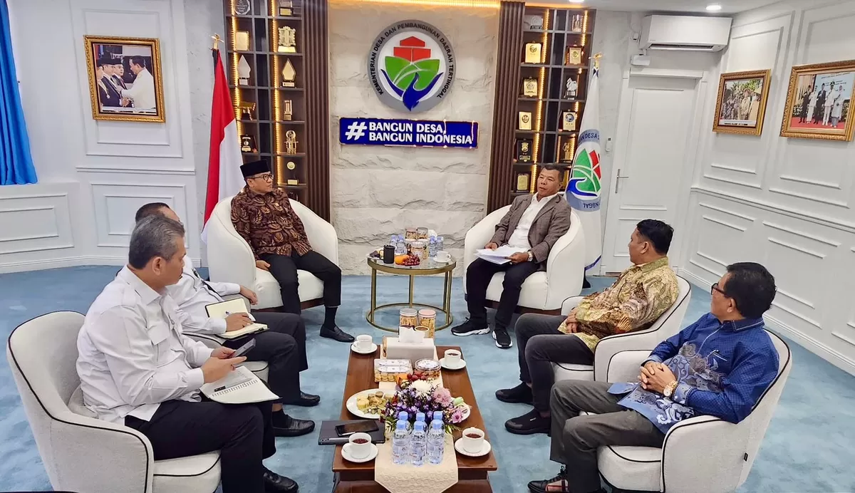 Bupati Bulukumba Andi Muchtar Ali Yusuf melakukan pertemuan dengan Menteri Desa Yandri Susanto membahas penguatan desa tematik dan ketahanan pangan berbasis potensi lokal.