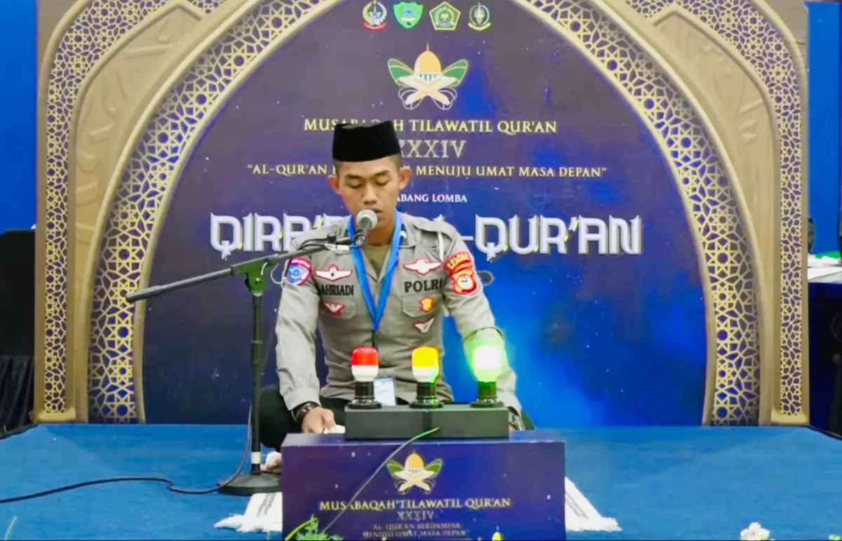 Bripda M. Ahriadi, personel Satlantas Polres Bulukumba, mengikuti cabang Qiraat Murattal Remaja Putra pada MTQ Sulsel 2026 di Kabupaten Maros.