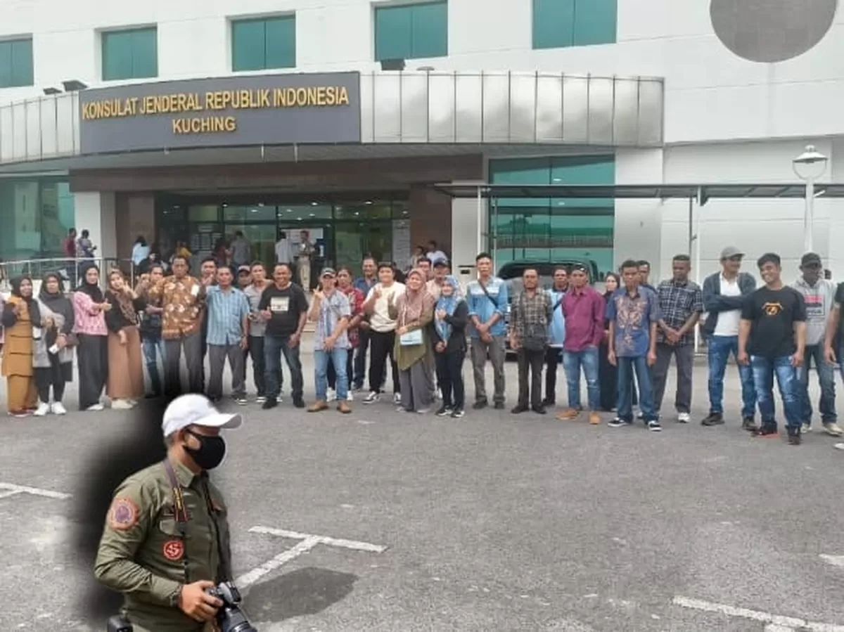 Sebanyak 34 PMI difasilitasi perpanjangan paspor di KJRI Kuching dengan seluruh biaya ditanggung WTK Group.