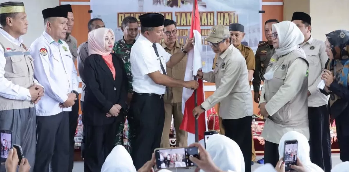Ketua DPRD Bulukumba, Umy Asyiatun Khadijah menghadiri pelepasan 142 Calon Jemaah Haji (CJH) Kabupaten Bulukumba Tahun 2026 di Aula Kantor Kementerian Haji Bulukumba, Senin (11/5/2026).