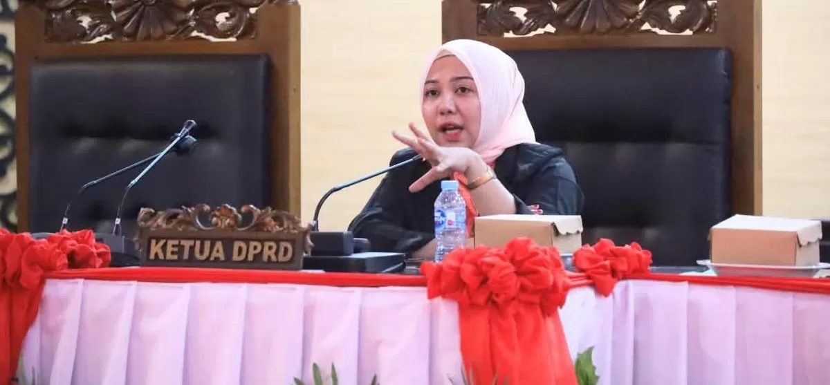 Ketua DPRD Bulukumba, Umy Asyiatun Khadijah saat memimpin rapat penjadwalan agenda kegiatan DPRD dan penetapan jadwal Reses Masa Sidang Ke-III.