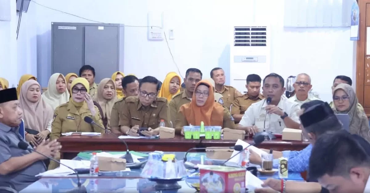Rapat monitoring dan evaluasi pelaksanaan APBD 2026 bersama OPD mitra Komisi II di Ruang Rapat DPRD Bulukumba, Selasa (19/5/2026).