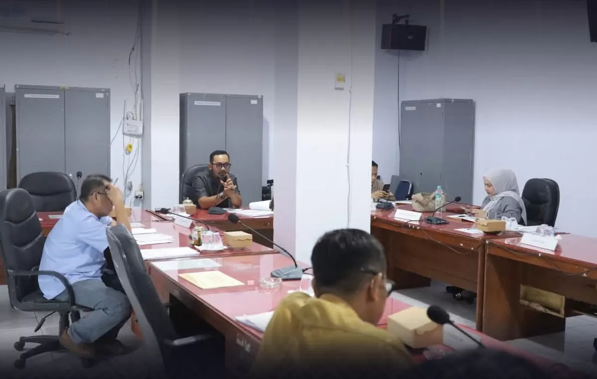 Komisi I DPRD Bulukumba menggelar rapat kerja monitoring dan evaluasi pelaksanaan APBD Triwulan I Tahun Anggaran 2026 bersama OPD mitra kerja di Ruang Rapat Komisi I DPRD Bulukumba, Selasa (19/5/2026).