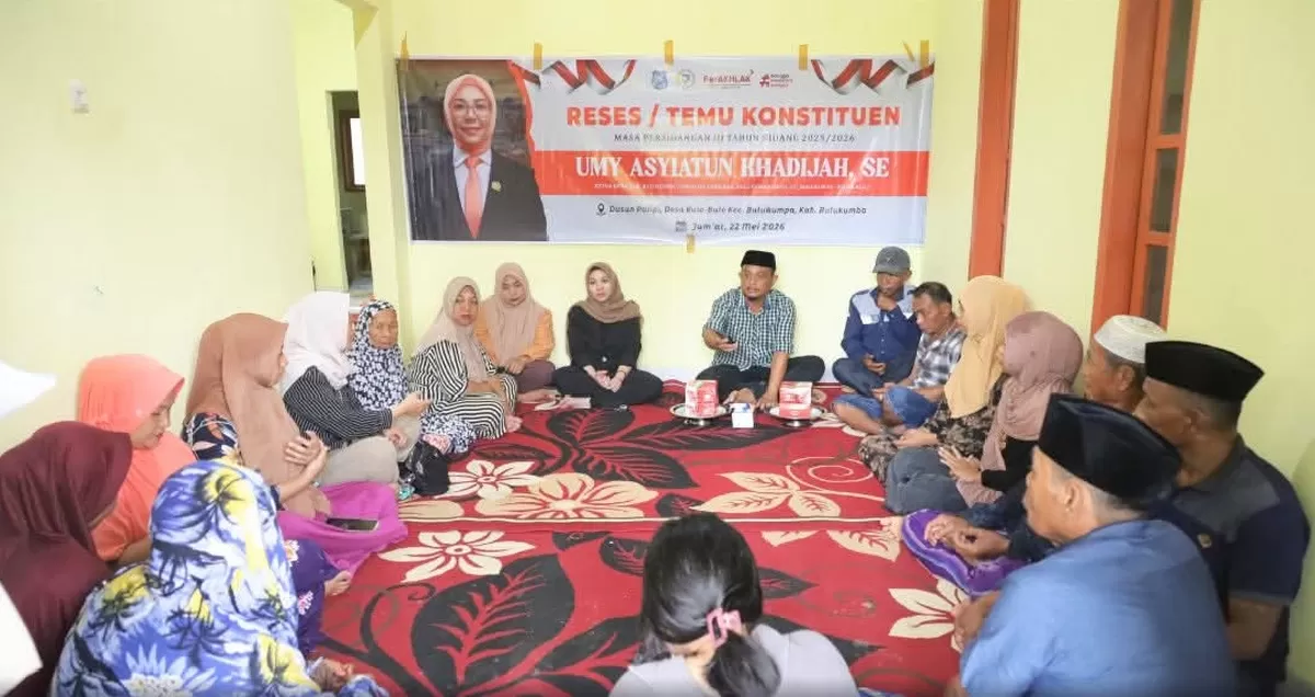 Ketua DPRD Bulukumba, Umy Asyiatun Khadijah, berdialog langsung dengan warga saat reses Masa Sidang III Tahun 2026 di Dusun Palipi, Desa Bulo-Bulo, Kecamatan Bulukumpa. Warga menyampaikan sejumlah aspirasi mulai dari kebutuhan air bersih, irigasi persawahan hingga bantuan alat pertanian.