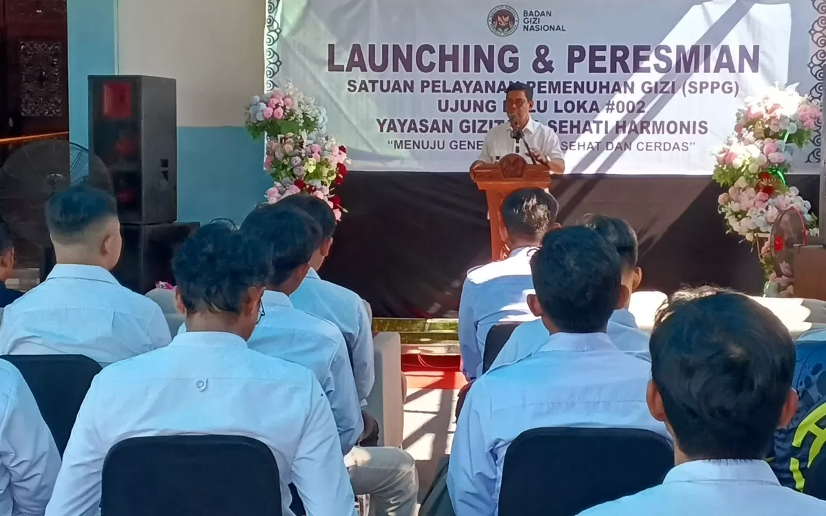 SPPG Ujung Bulu Loka #002 resmi beroperasi di Bulukumba, Senin (4/5/2026), menyerap puluhan tenaga kerja lokal dan menghadirkan layanan pemenuhan gizi bagi ribuan warga.