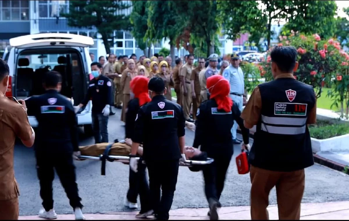 Suasana simulasi peluncuran layanan darurat 112 di halaman Kantor Bupati Bulukumba, Senin (11/5/2026).