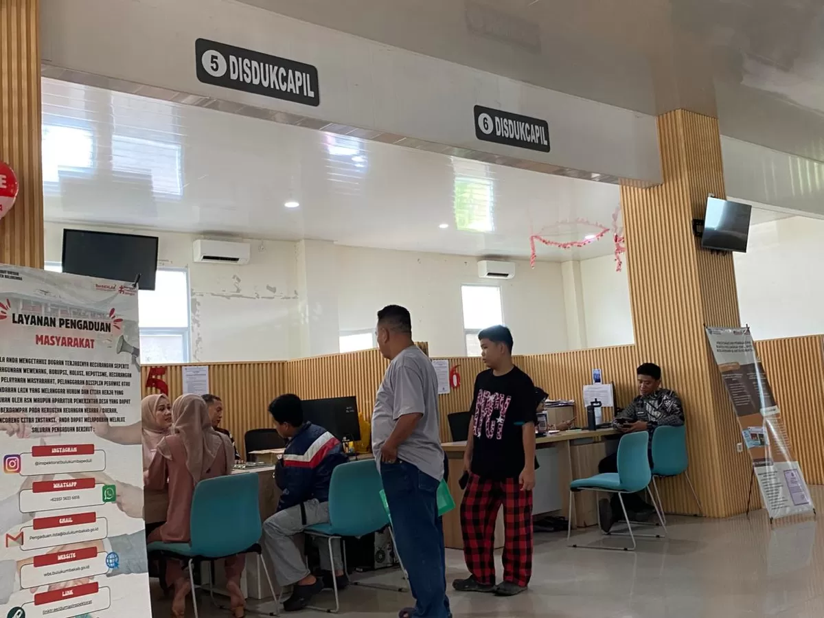 Disdukcapil Bulukumba tetap membuka layanan administrasi kependudukan selama libur nasional dan cuti bersama 14–15 Mei 2026. Pelayanan difokuskan pada perekaman KTP-el, pencetakan KTP-el, dan aktivasi Identitas Kependudukan Digital (IKD).
