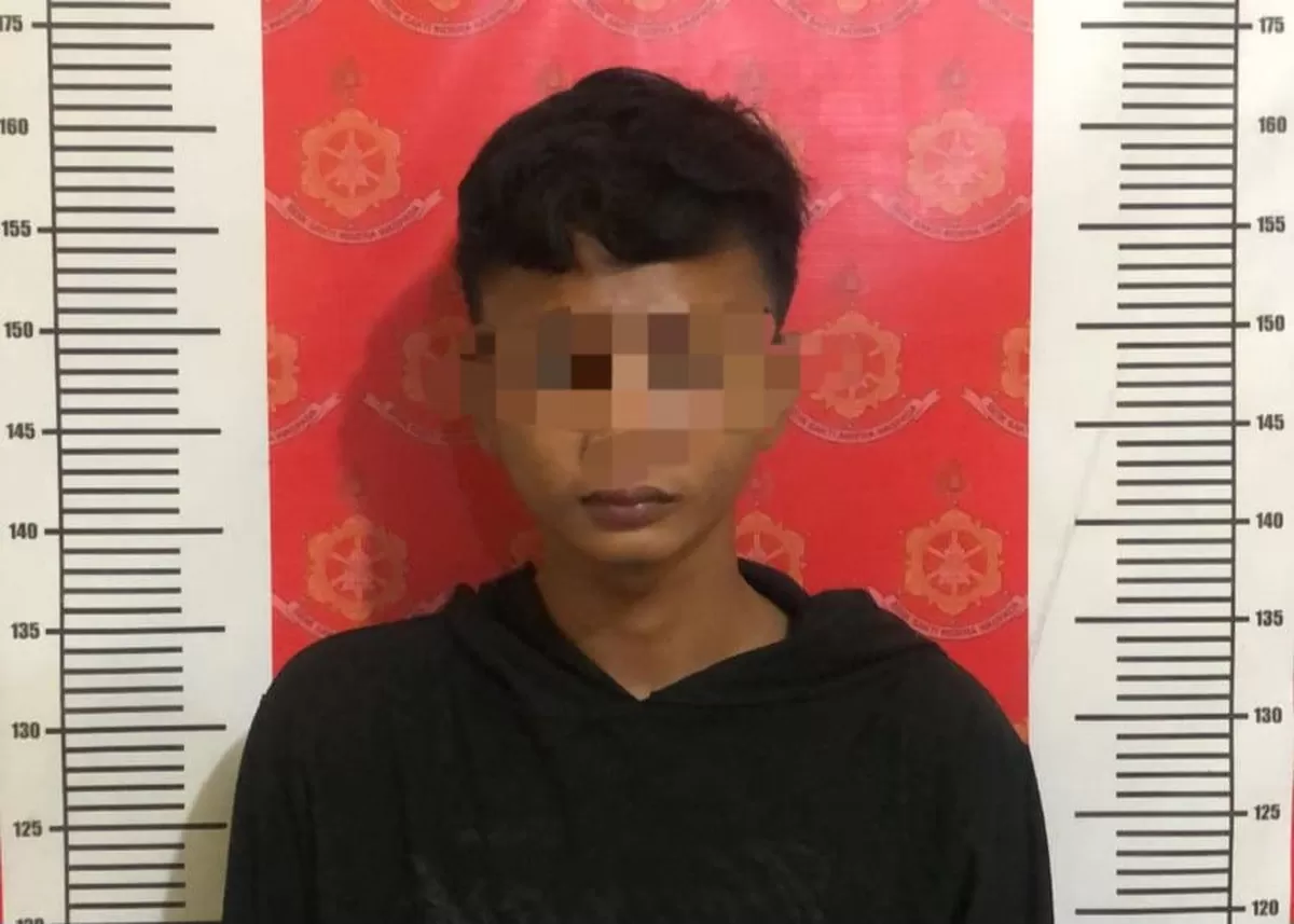 KM alias TL (20), terduga pelaku pencurian toko seluler di Kecamatan Ujung Bulu, Bulukumba, diamankan polisi setelah diduga membobol toko dan membawa kabur enam unit handphone.