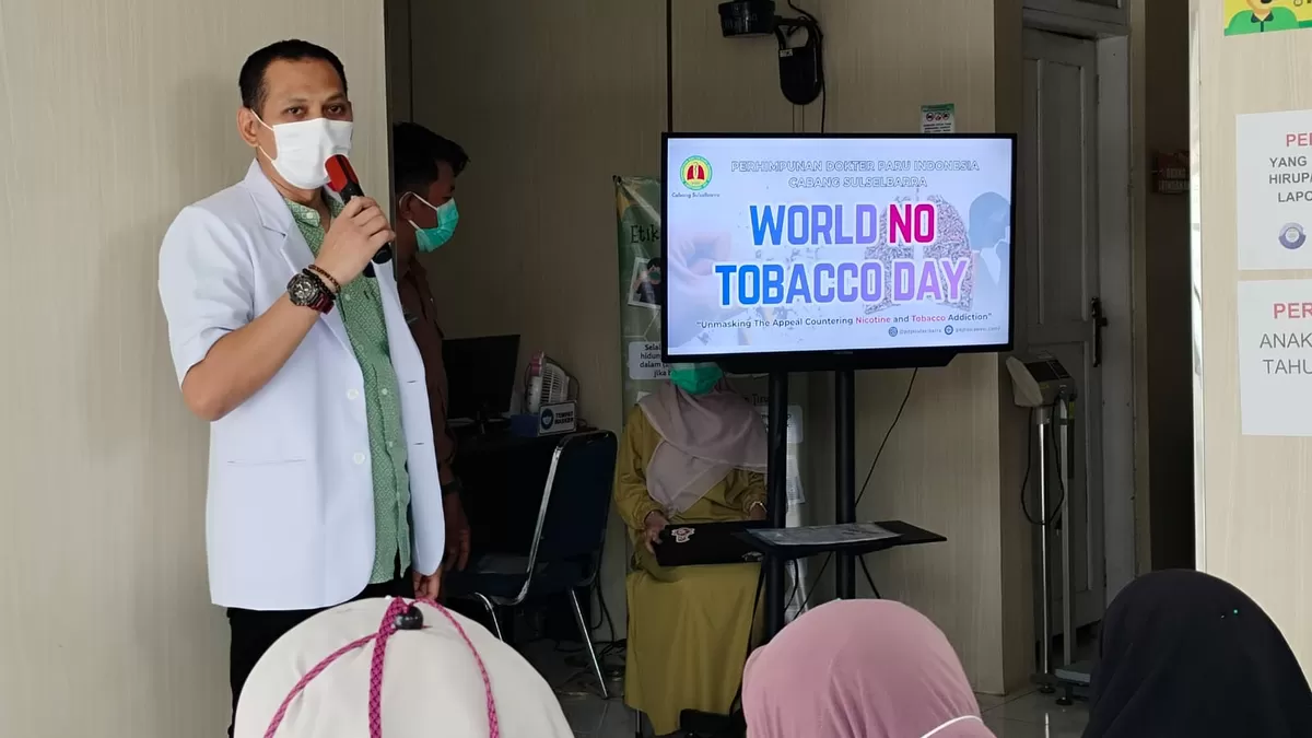 RSUD H. Andi Sulthan Daeng Radja Bulukumba menggelar edukasi kesehatan tentang bahaya merokok di ruang tunggu Poli Paru, Senin (25/5/2026).