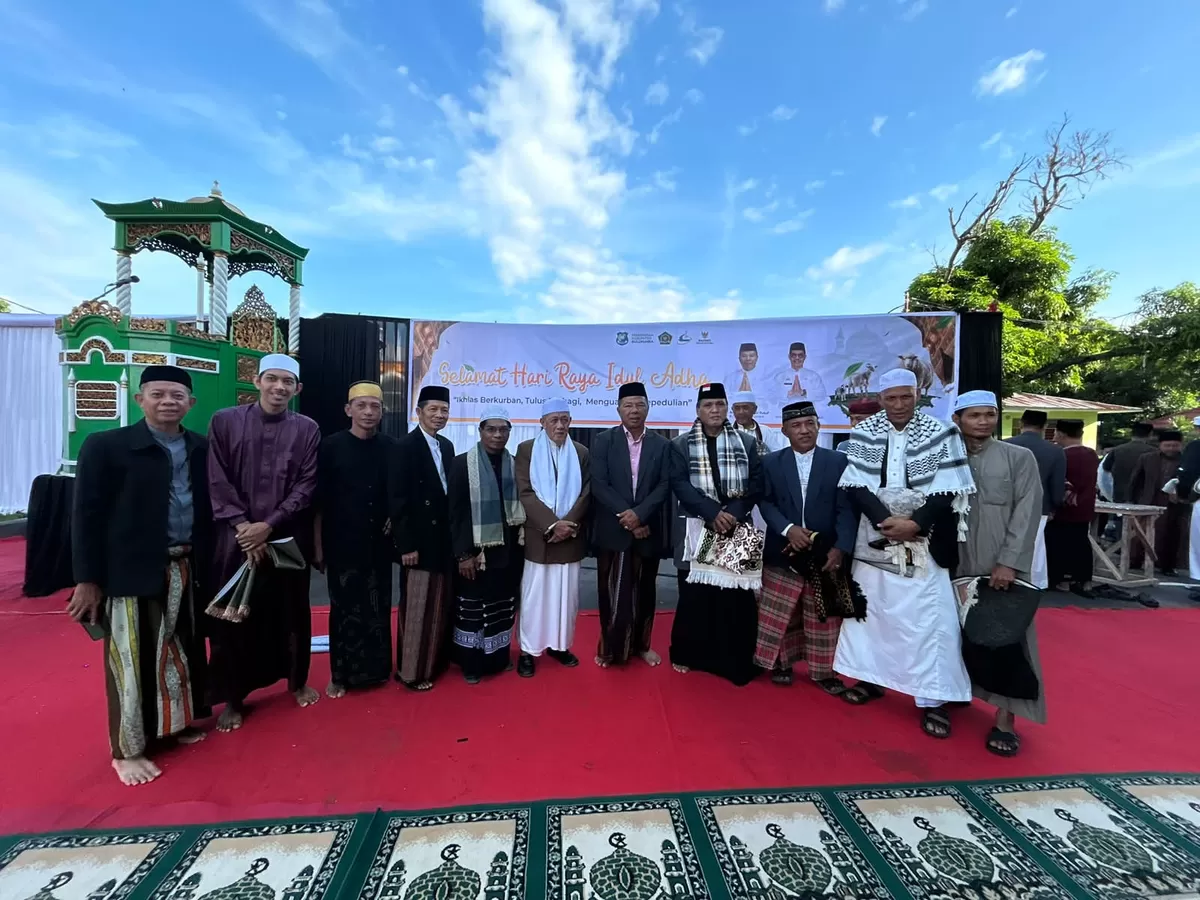 Bupati Bulukumba Andi Muchtar Ali Yusuf bersama ribuan masyarakat melaksanakan Salat Iduladha 1447 Hijriah di kompleks Kantor Bupati Bulukumba, Rabu, 27 Mei 2026