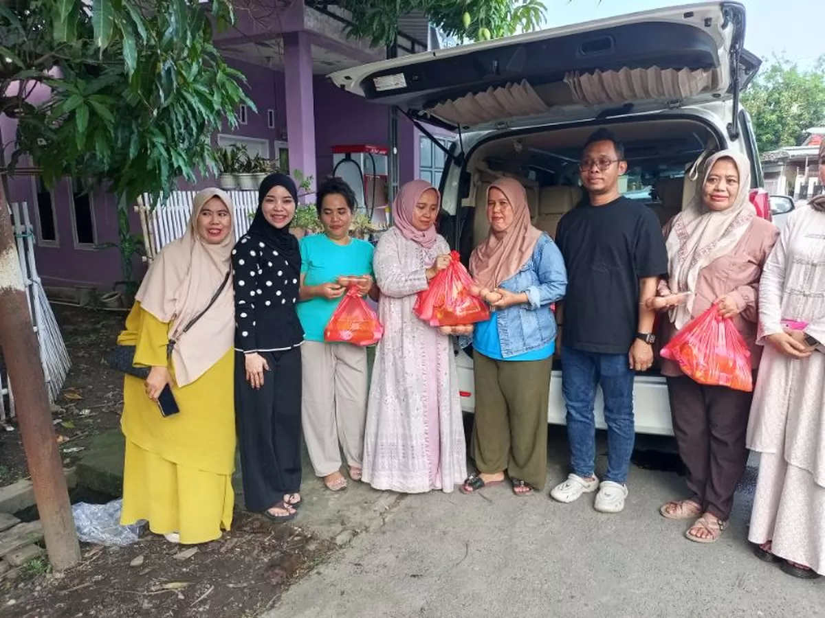 Yayasan Sinar Cerah Masa Kini membagikan sekitar 60 paket sembako kepada warga Kasimpureng, Bulukumba, Senin (25/5/2026).