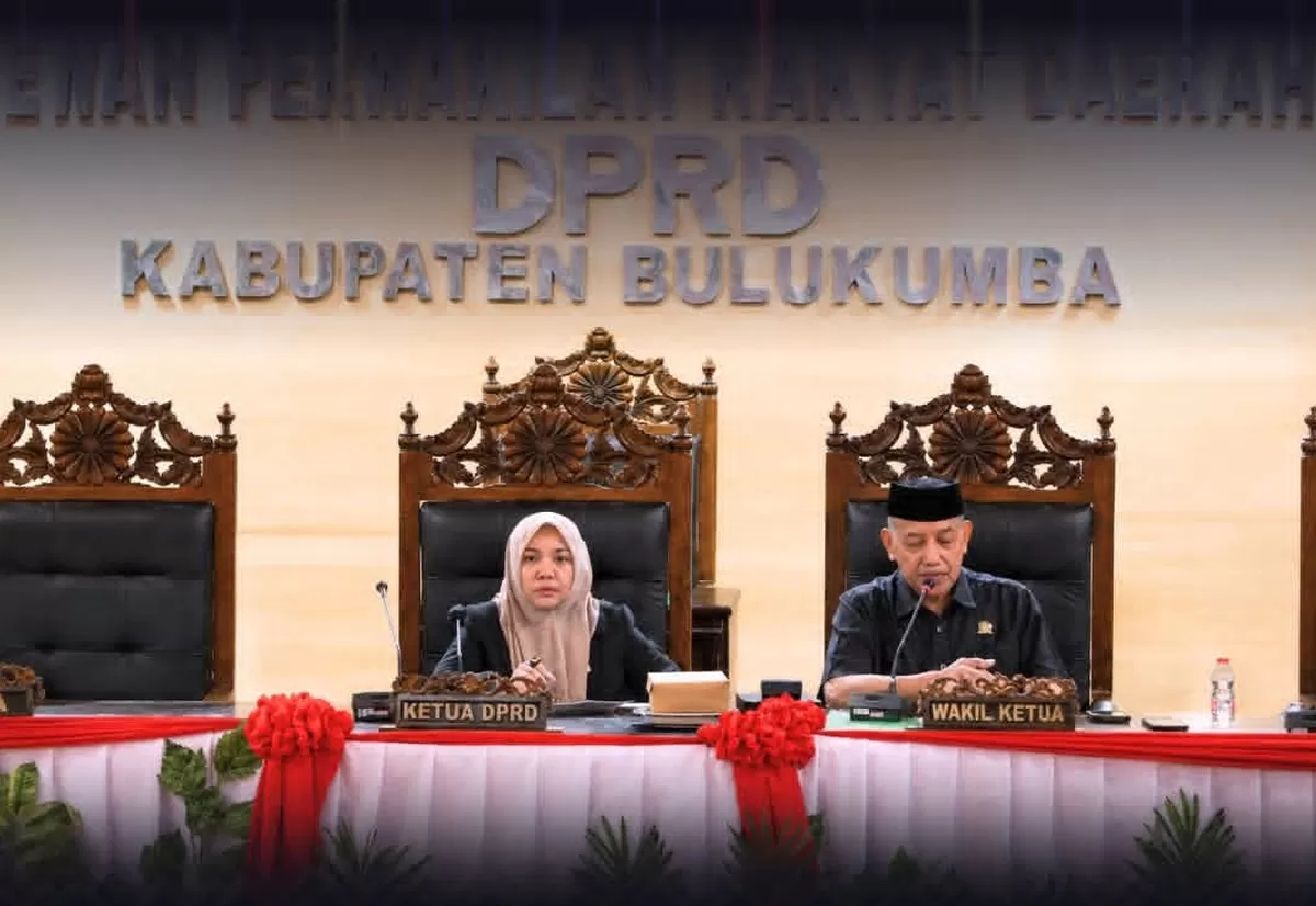 Ketua DPRD Bulukumba Umy Asyiatun Khadijah memimpin rapat sosialisasi draft perubahan Tata Tertib DPRD sebagai upaya menyempurnakan regulasi internal dan meningkatkan efektivitas kinerja lembaga legislatif.