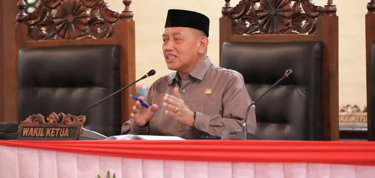 Pimpinan, anggota, dan Sekretariat DPRD Bulukumba membahas penyempurnaan Rancangan Peraturan DPRD tentang Tata Tertib sebagai pedoman pelaksanaan fungsi legislasi, penganggaran, dan pengawasan, Senin (8/6/2026).