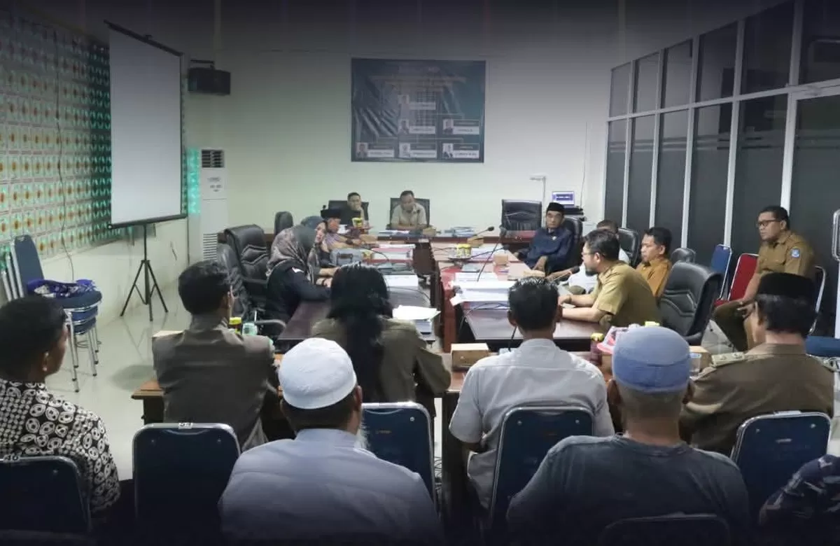 Komisi III DPRD Bulukumba menggelar RDP bersama pemerintah Desa Caramming, Dinas PUTR, Inspektorat, dan perwakilan masyarakat untuk membahas polemik pengelolaan Pamsimas yang sempat menyebabkan terganggunya layanan air bersih di wilayah tersebut.
