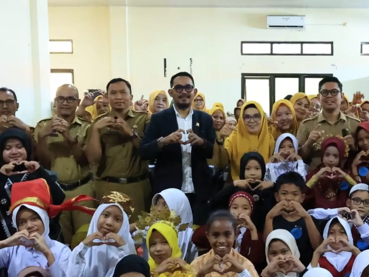 Ketua Komisi I DPRD Bulukumba, Alkhaisar Jainar Ikrar, menjadi dewan juri Lomba Bertutur 2026 sebagai bentuk dukungan terhadap penguatan budaya literasi dan minat baca anak di Kabupaten Bulukumba.