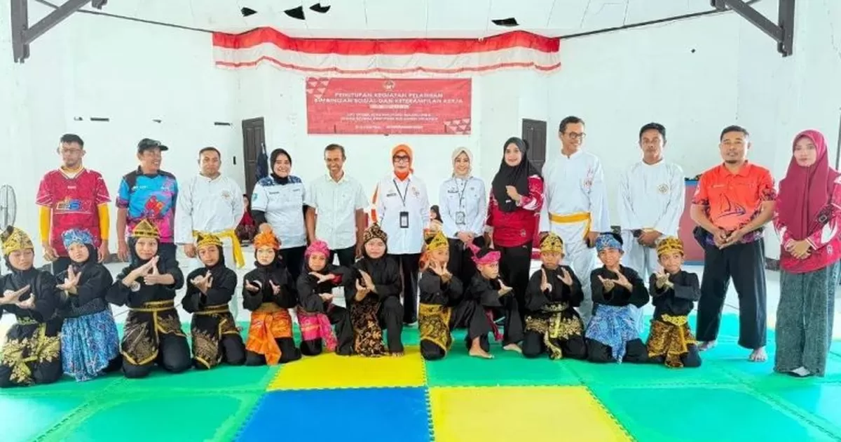 Kepala Disparpora Bulukumba Hj. Hamrina Andi Muri bersama jajaran menghadiri Kompetisi Pencak Silat Seri Tunggal tingkat SD se-Kecamatan Gantarang sebagai bentuk dukungan terhadap pembinaan atlet muda, penguatan sportivitas, serta pelestarian pencak silat sebagai warisan budaya bangsa.