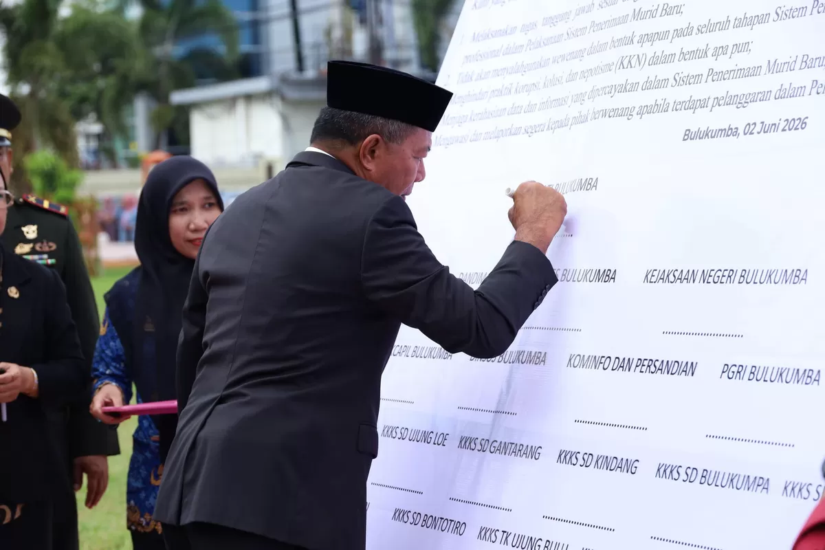 Pemerintah Kabupaten Bulukumba bersama DPRD, TNI, Polri, Kejaksaan, dan unsur pendidikan menandatangani komitmen bersama untuk mengawal pelaksanaan SPMB Tahun Ajaran 2026/2027.