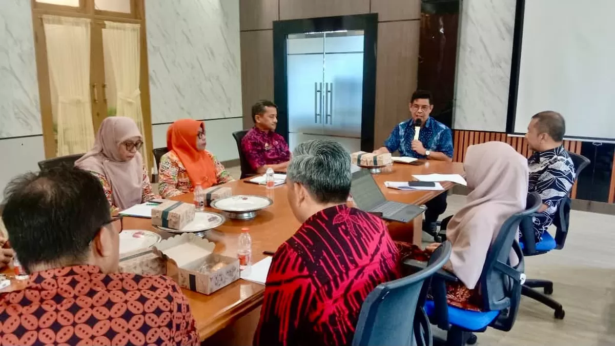 Wakil Bupati Bulukumba Andi Edy Manaf memimpin forum Sharing Sessions yang membahas optimalisasi PAD Bulukumba, evaluasi kinerja OPD, serta strategi peningkatan pelayanan publik.