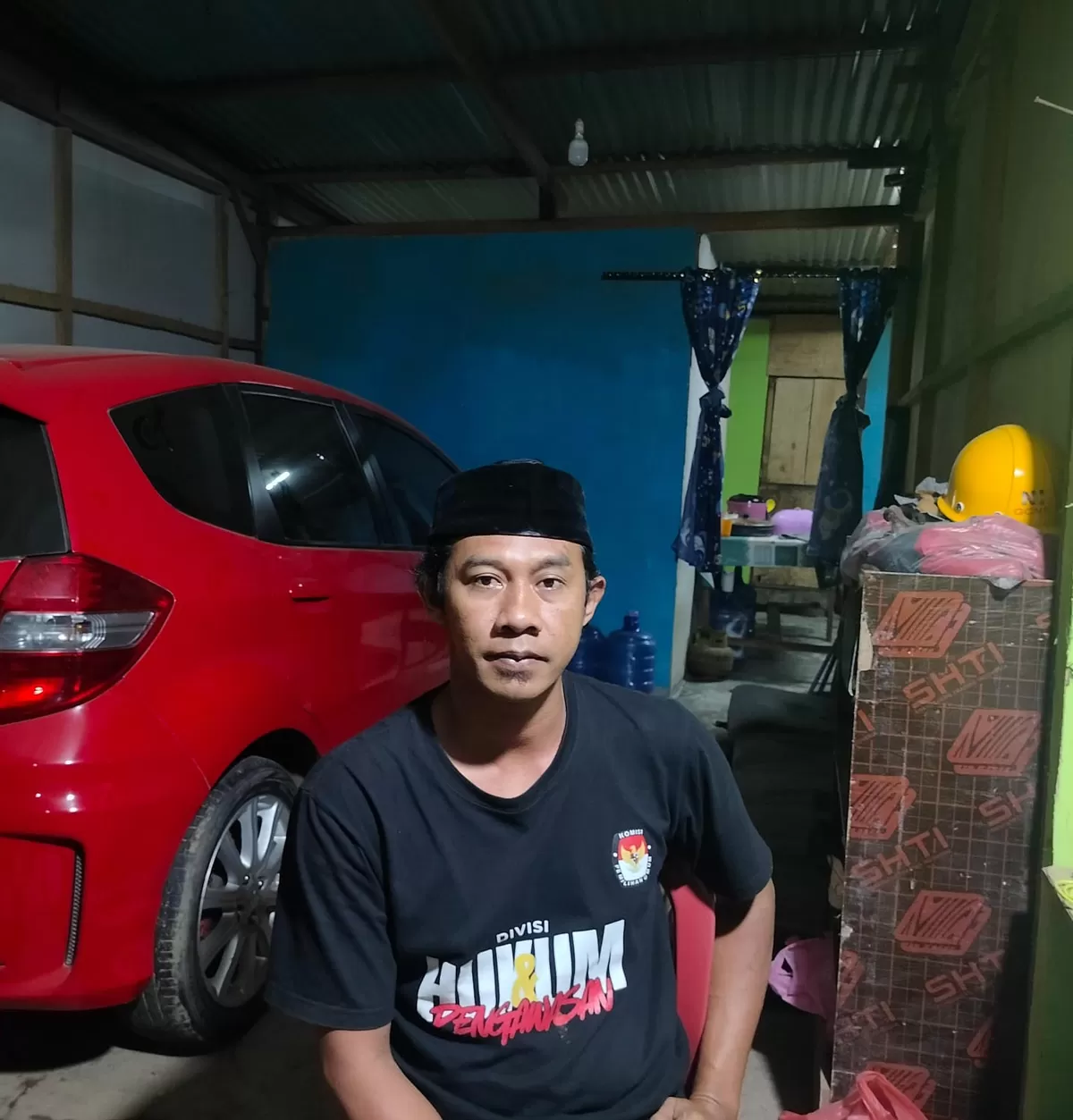 Yusran, Keluarga korban yang terjatuh di Pantai Apparalang meminta pengelola objek wisata memberikan penjelasan transparan terkait standar keselamatan pengunjung setelah insiden yang terjadi.