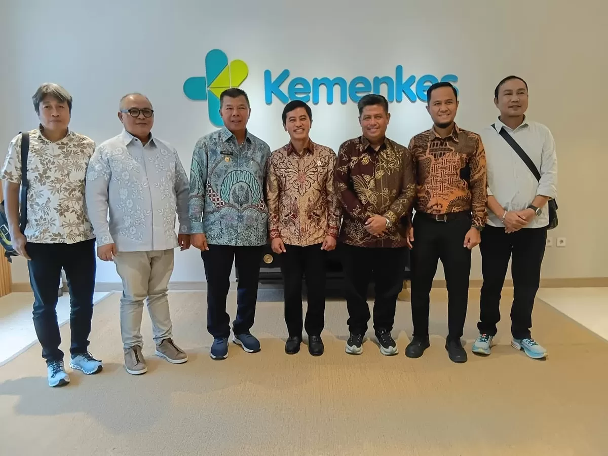 Bupati Bulukumba Andi Muchtar Ali Yusuf didampingi Kepala Dinas Kesehatan dan Direktur RSUD H. Andi Sulthan Daeng Radja saat memaparkan kebutuhan penguatan infrastruktur kesehatan, termasuk rehabilitasi delapan puskesmas, peningkatan fasilitas rumah sakit, serta pengadaan ambulans kepada Wakil Menteri Kesehatan RI di Jakarta.